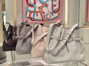 Кожаная сумка Furla Aura