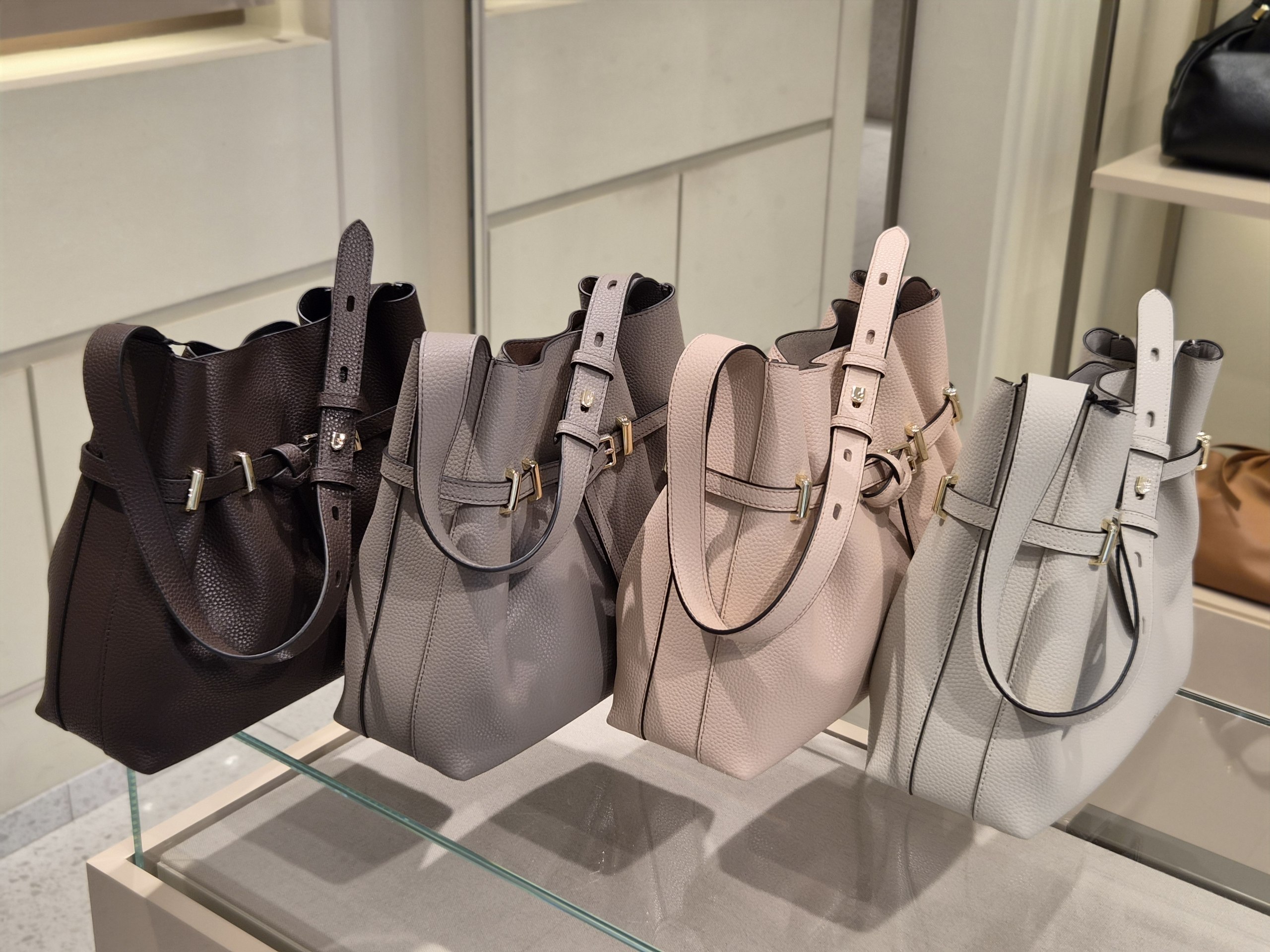 Кожаная сумка Furla Aura