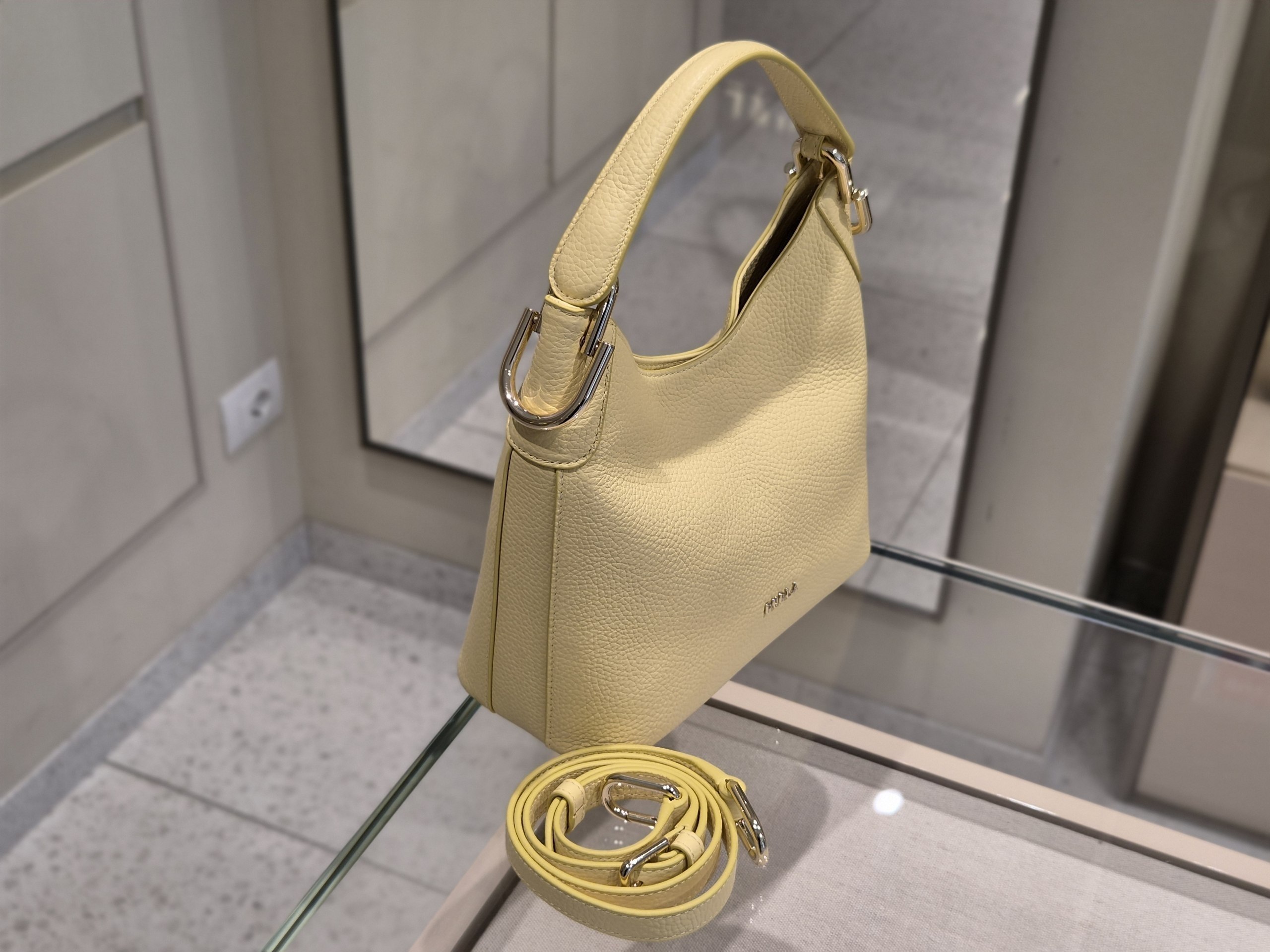 Сумка-хобо Furla Clarissa
