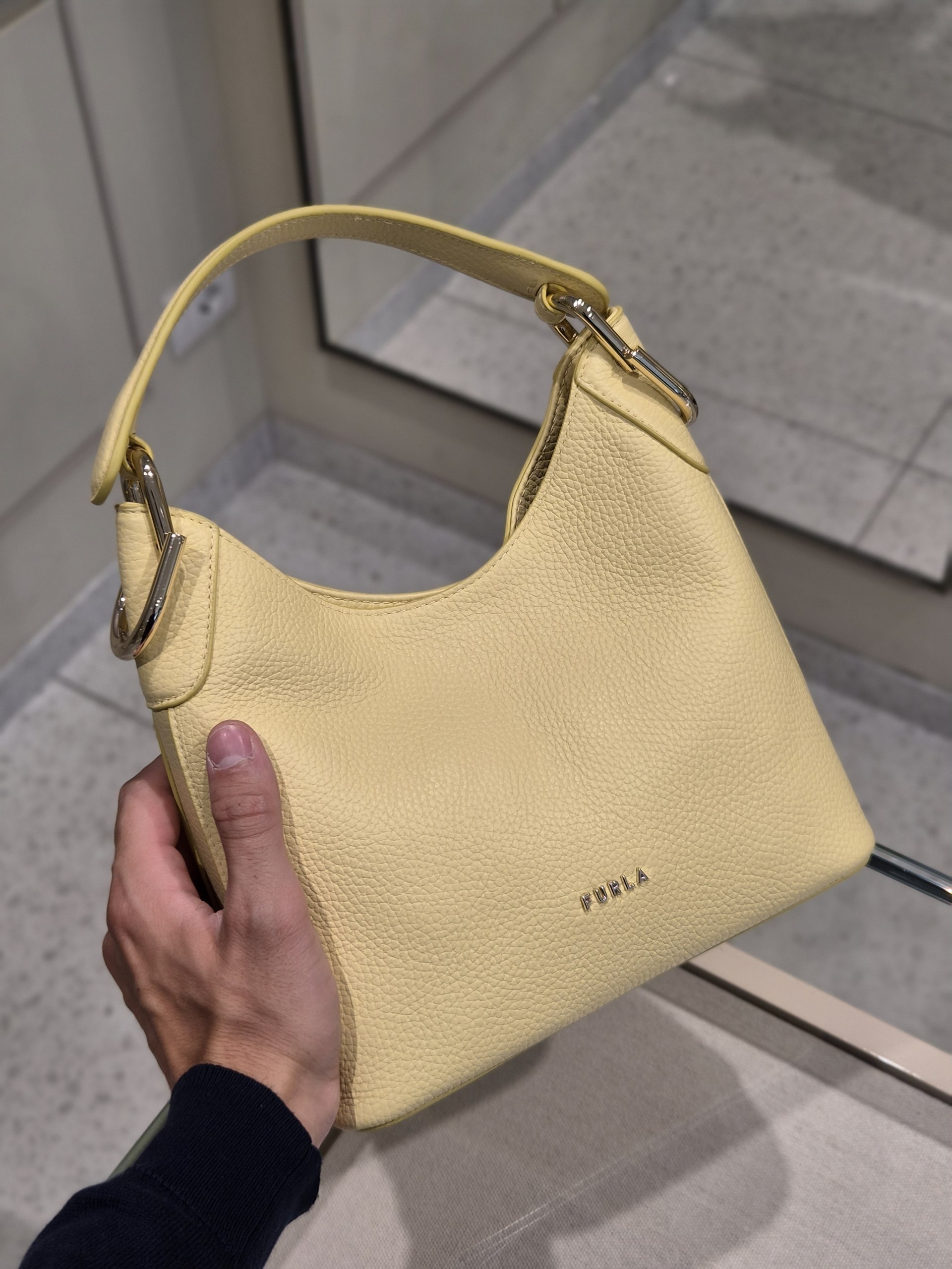 Сумка-хобо Furla Clarissa
