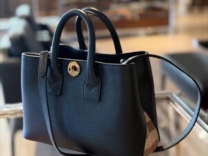 Кожаная сумка Burberry BURBERRY OUTLET — фото 1 Кожаная сумка Burberry BURBERRY OUTLET