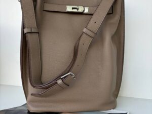 Кожаная сумка на плечо LEATHER