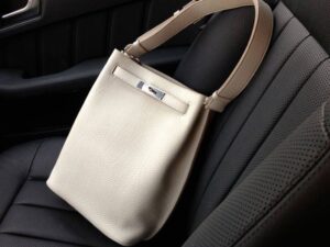 Кожаная сумка на плечо LEATHER