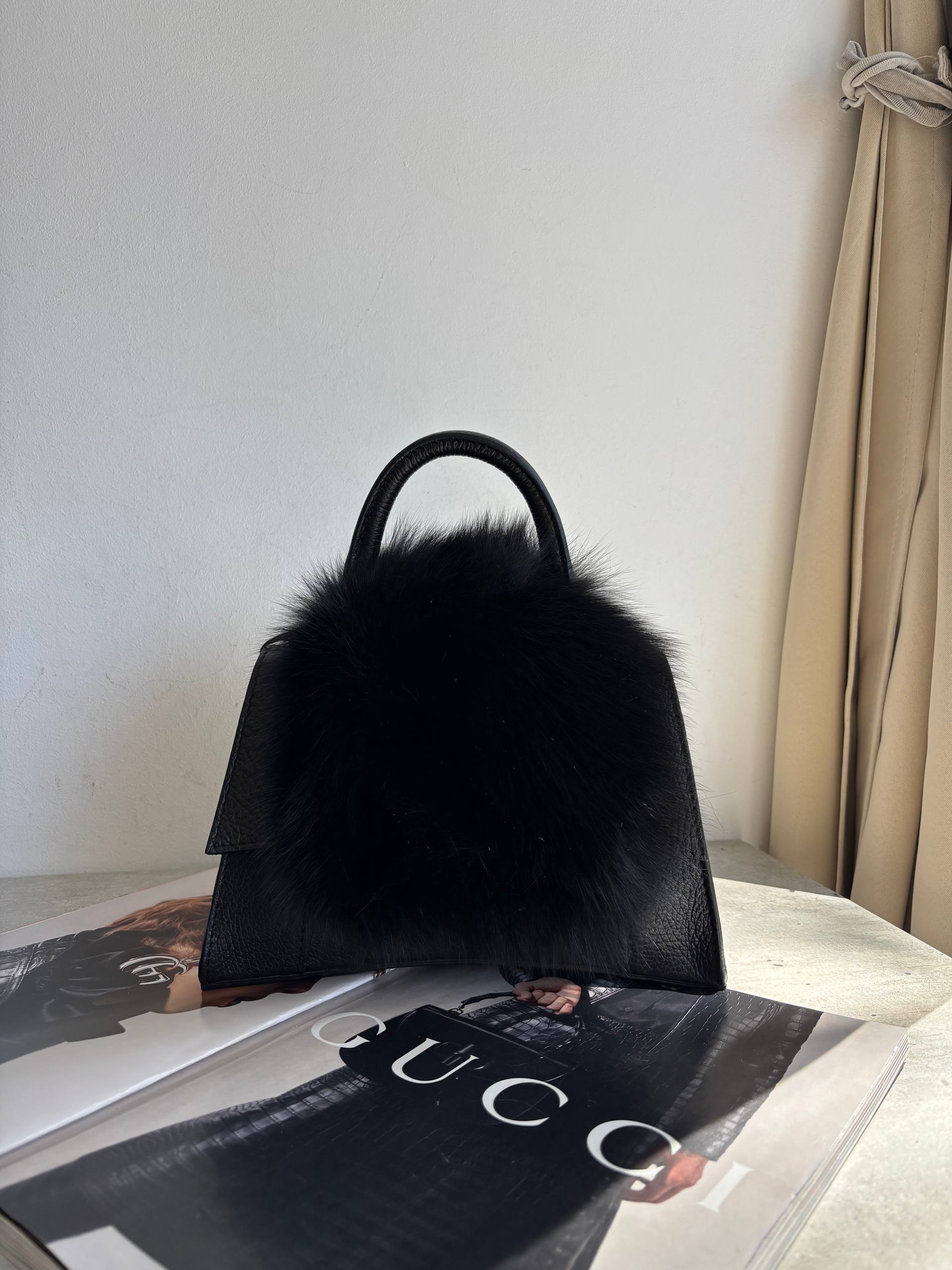 Кожаная сумка с мехом LEATHER