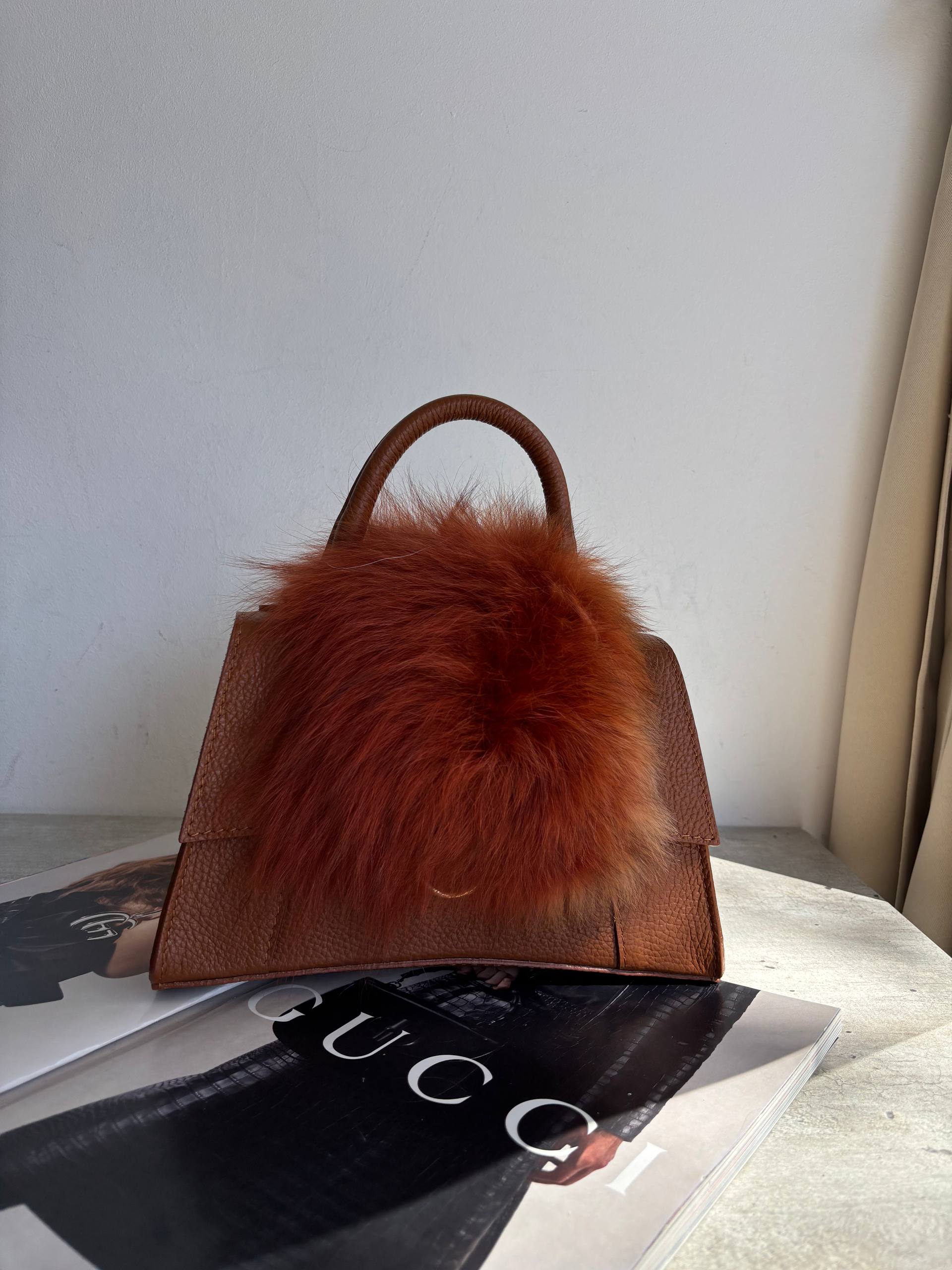 Кожаная сумка с мехом LEATHER