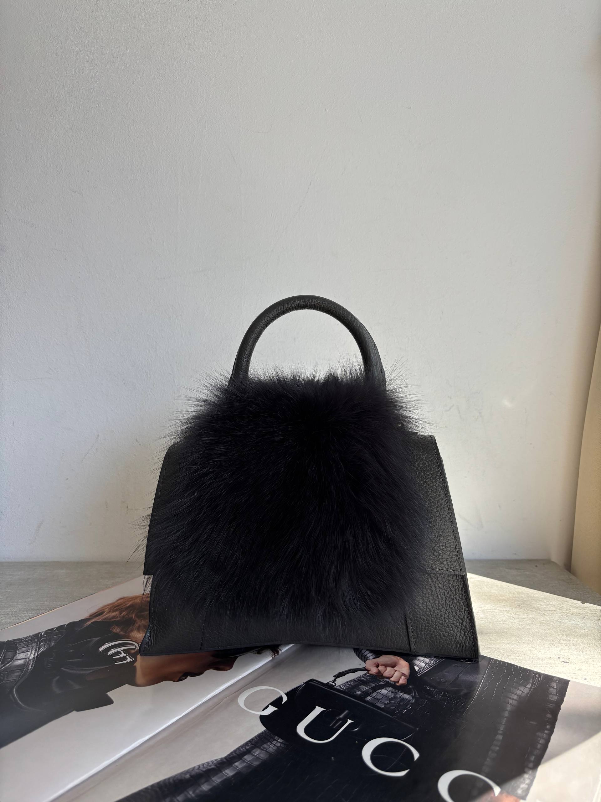 Кожаная сумка с мехом LEATHER