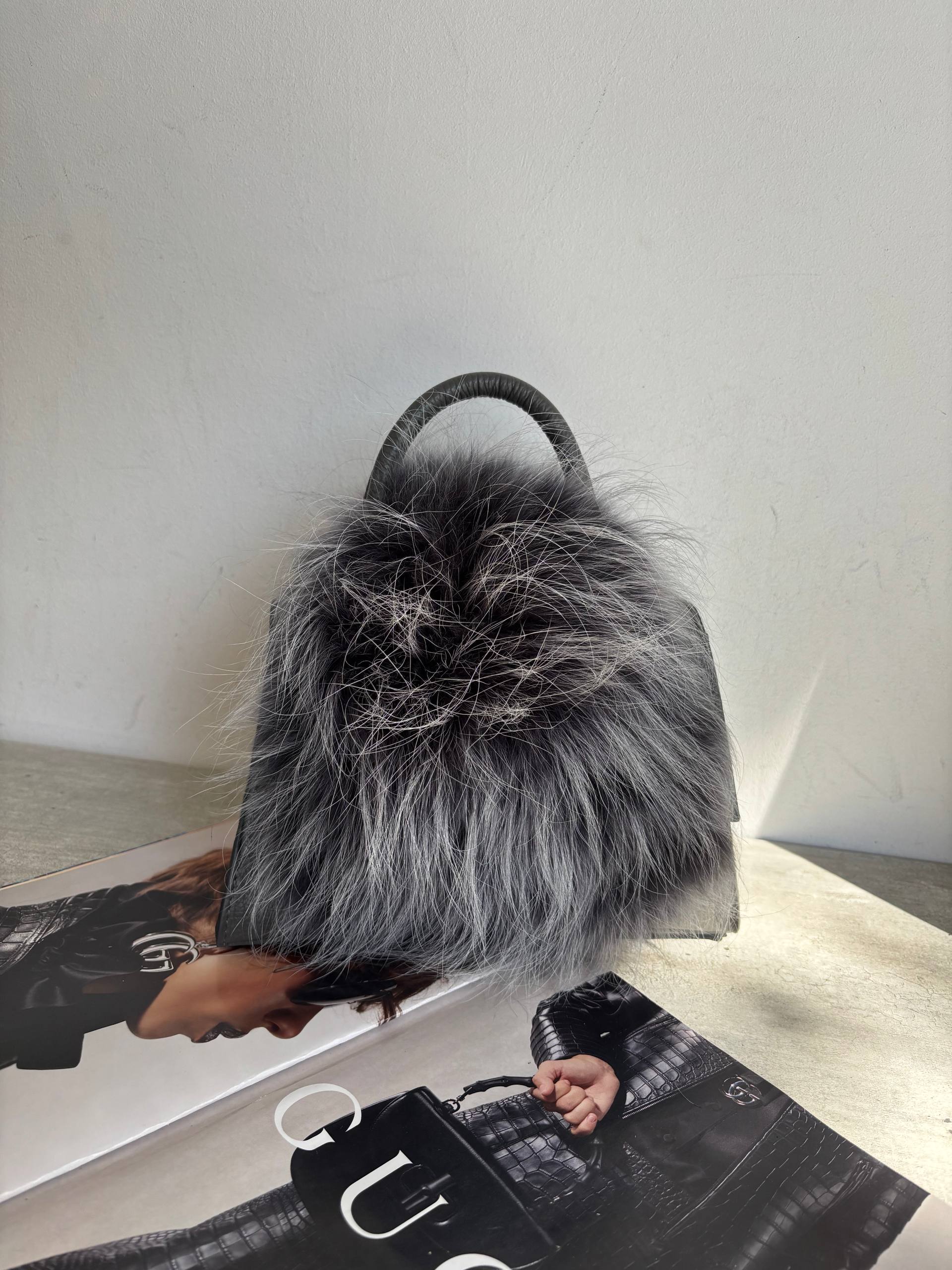 Кожаная сумка с мехом LEATHER