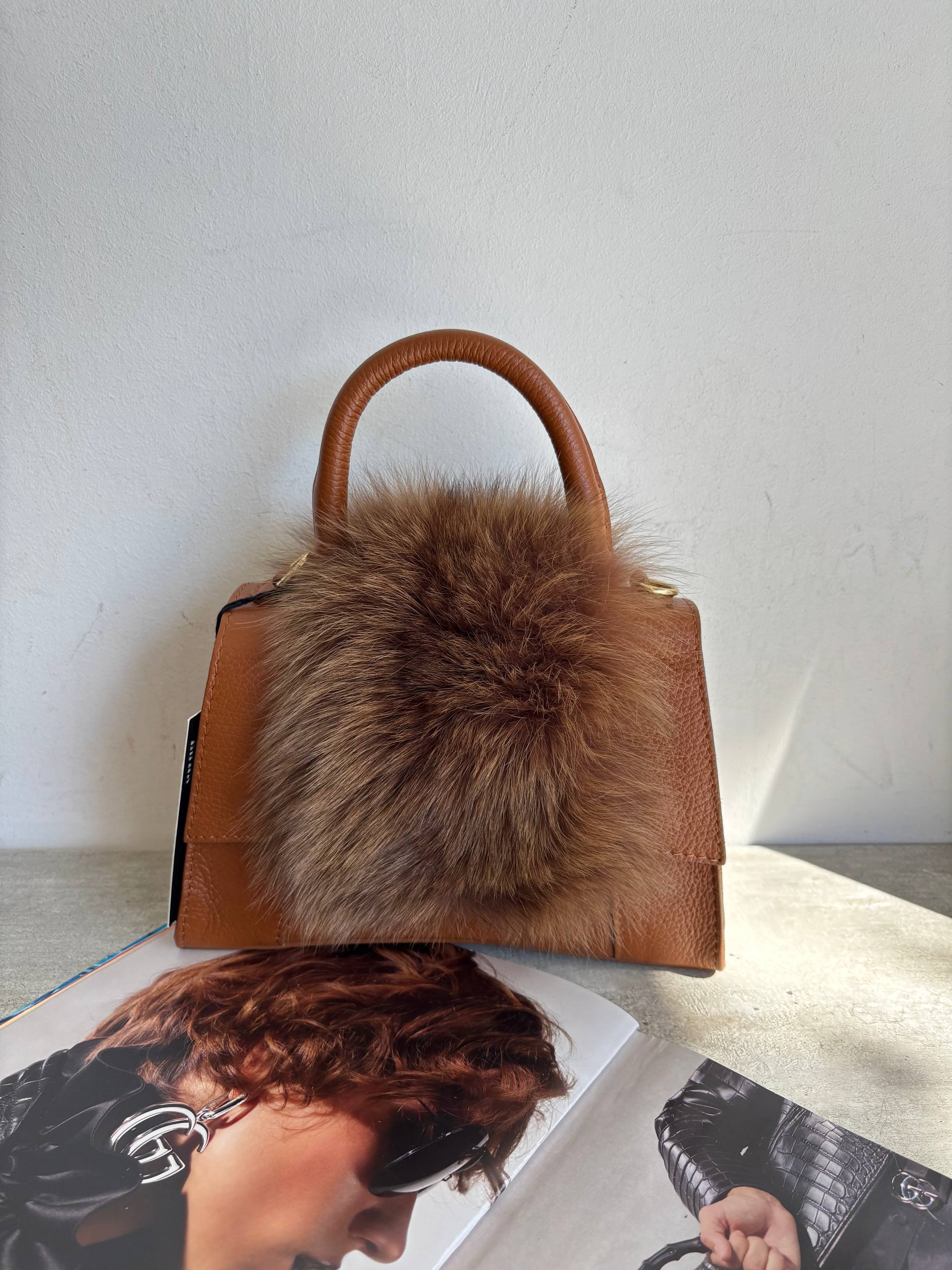Кожаная сумка с мехом LEATHER