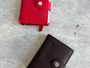Кожаный картхолдер с защитой LEATHER