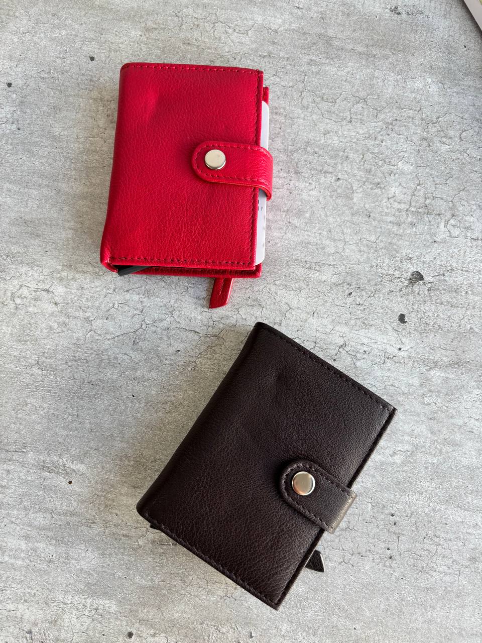 Кожаный картхолдер с защитой LEATHER