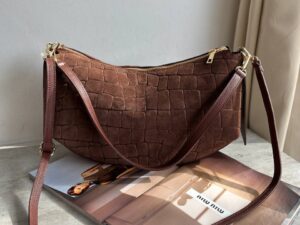 Замшевая сумка хобо LEATHER COUNTRY