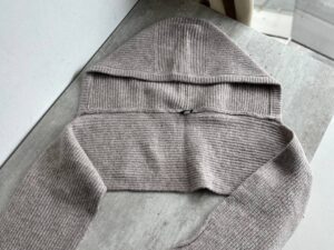 Вязаный капор-капюшон с шарфом LEATHER