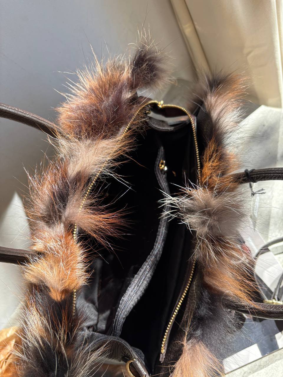 Сумка тоут из меха LEATHER
