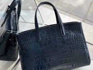 Кожаная сумка-тоут с тиснением LEATHER 2