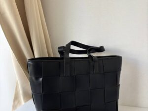 Сумка-тоут черная с плетением LEATHER