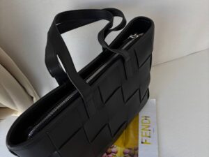 Сумка-тоут черная с плетением LEATHER — фото 1 Сумка-тоут черная с плетением LEATHER