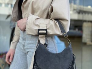 Замшевая сумка с бахромой LEATHER