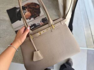 Женская кожаная сумка тоут LEATHER