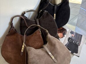 Замшевая сумка хобо LEATHER COUNTRY