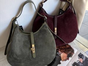 Замшевая сумка хобо LEATHER COUNTRY — фото 1 Замшевая сумка хобо LEATHER COUNTRY