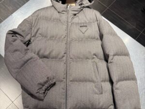 Мужской пуховик с капюшоном Prada