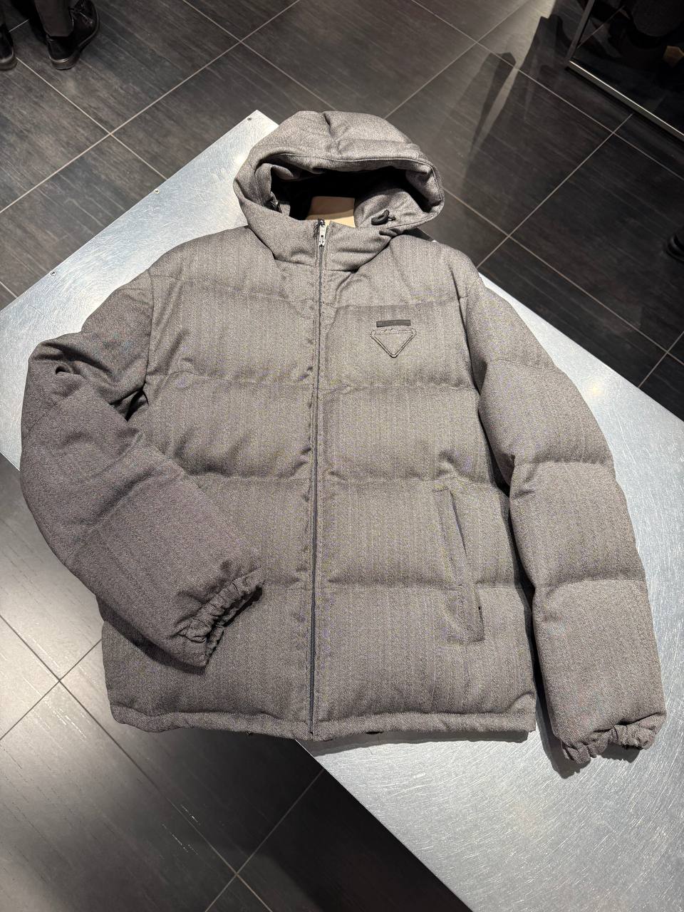 Мужской пуховик с капюшоном Prada
