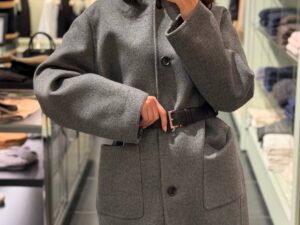 Шерстяное пальто с капюшоном Prada