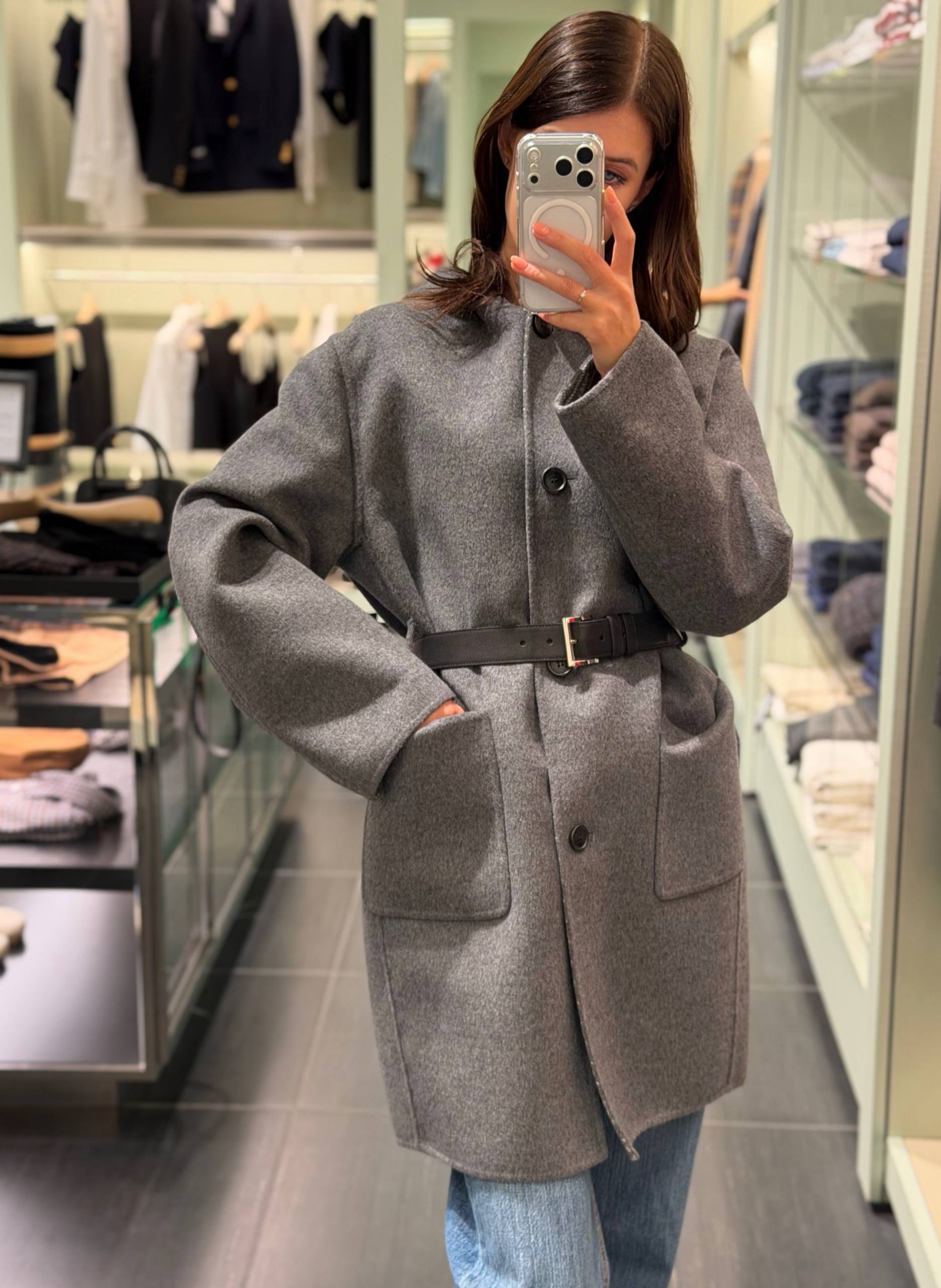 Шерстяное пальто с капюшоном Prada