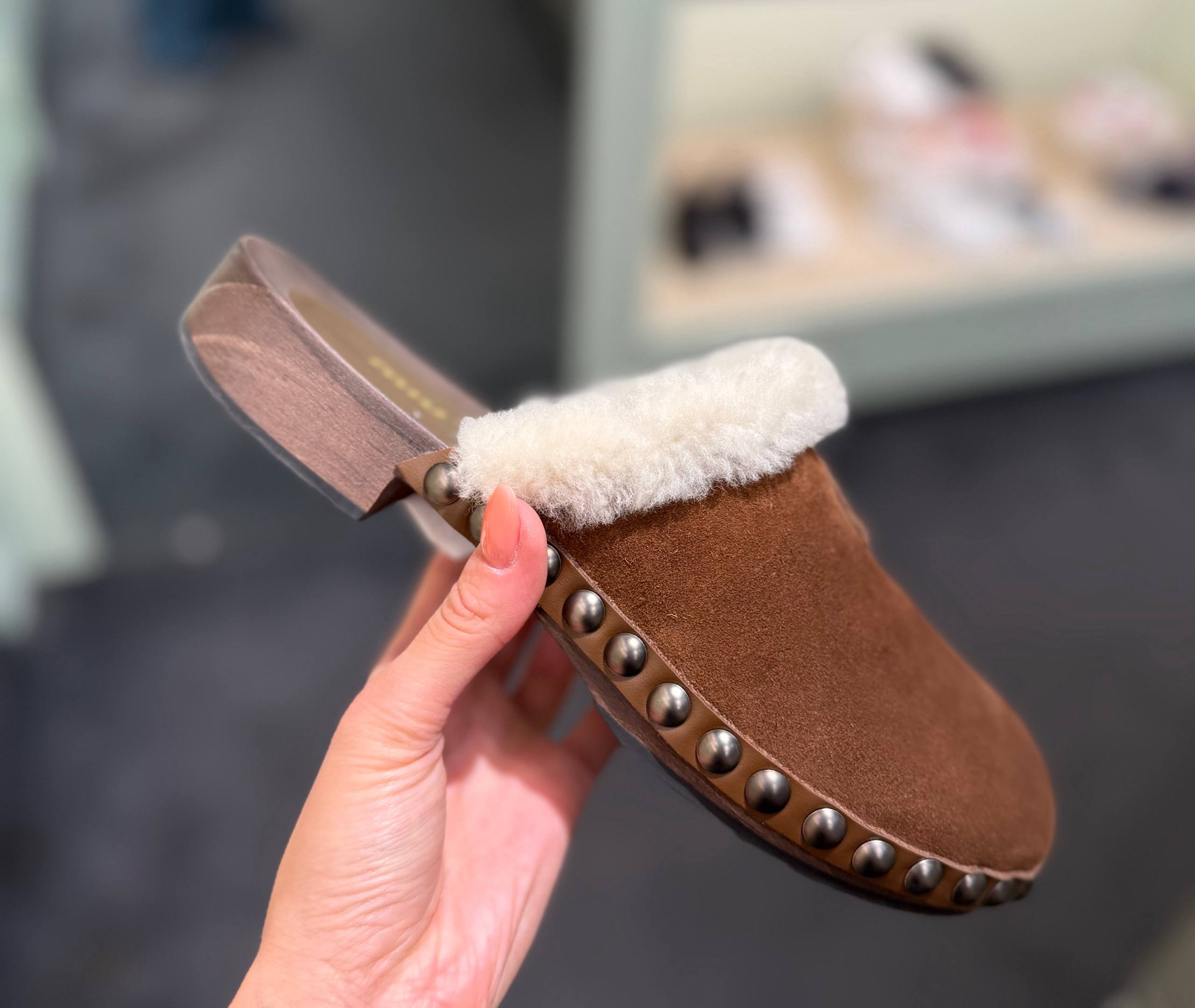 Сабо замшевые с овчиной Miu