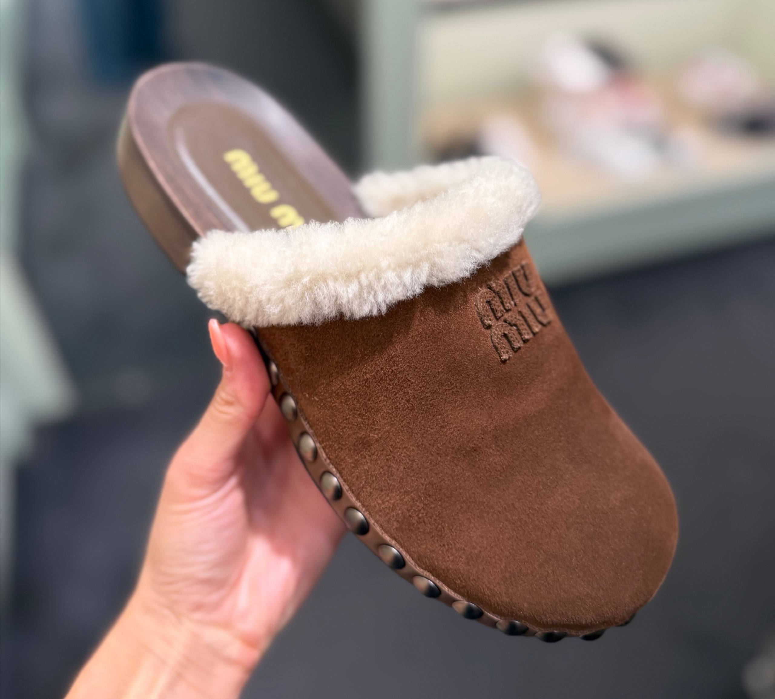 Сабо замшевые с овчиной Miu