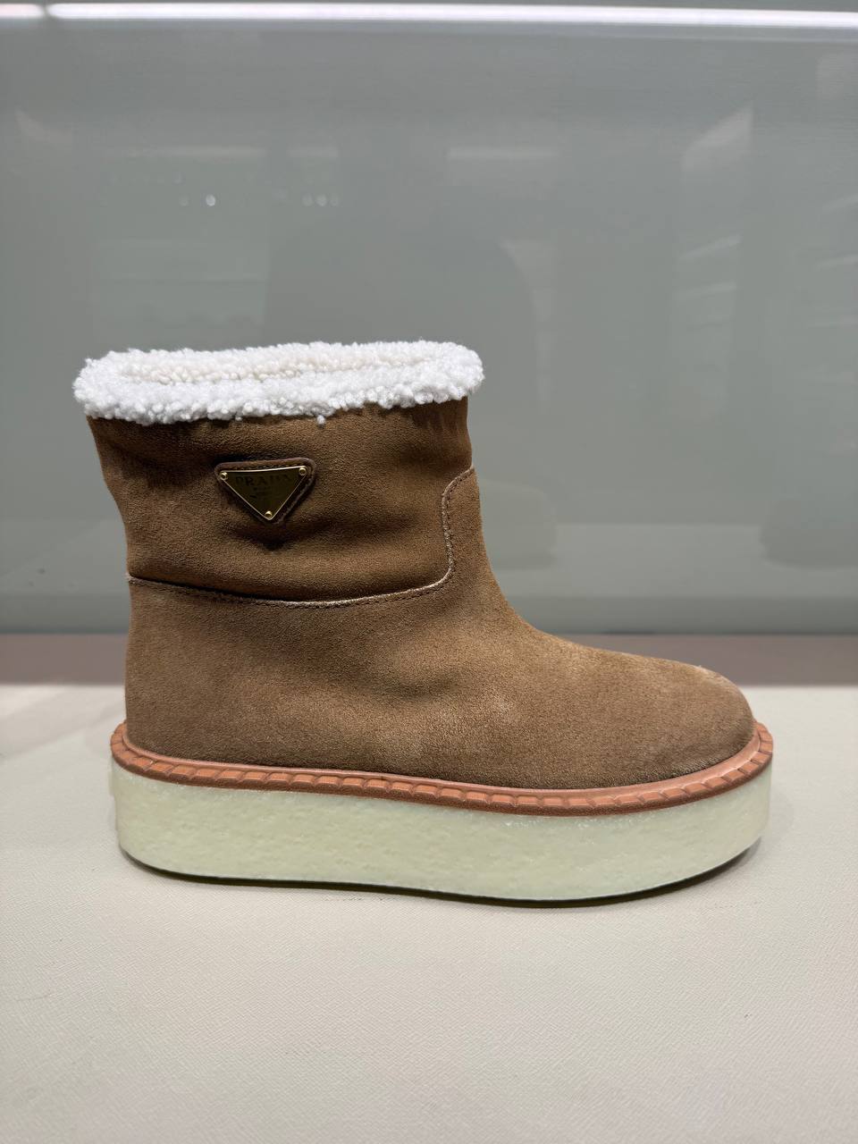 Замшевые ботинки с мехом Prada