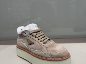 Кроссовки с мехом Prada Prada