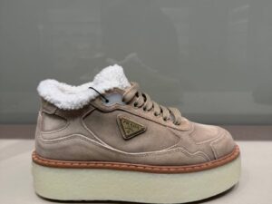 Кроссовки с мехом Prada Prada