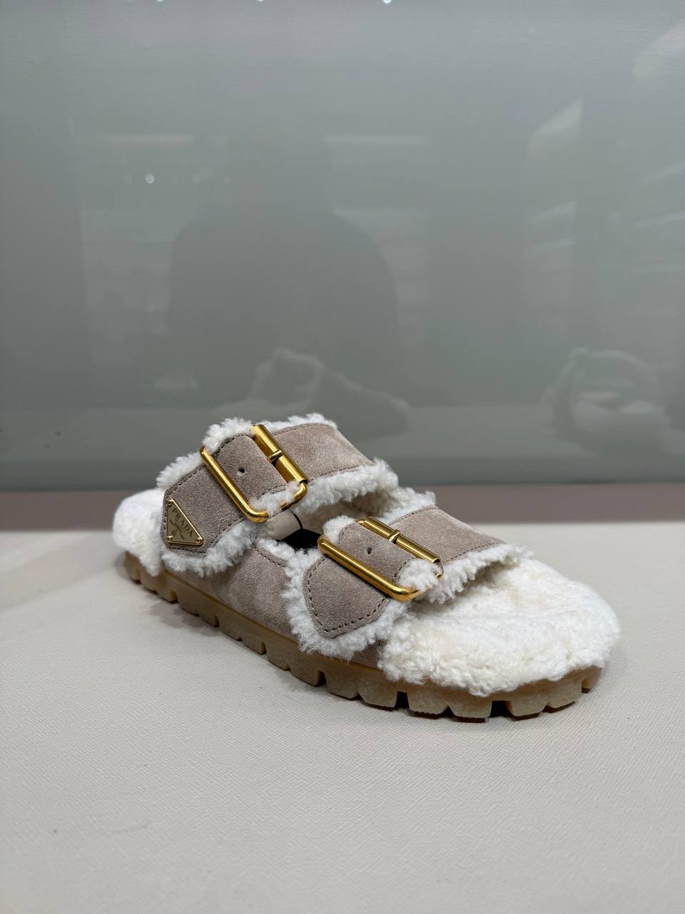 Сабо женские Prada с овчиной
