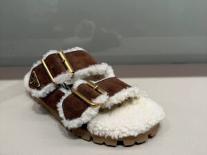 Шлепанцы с мехом Prada Prada