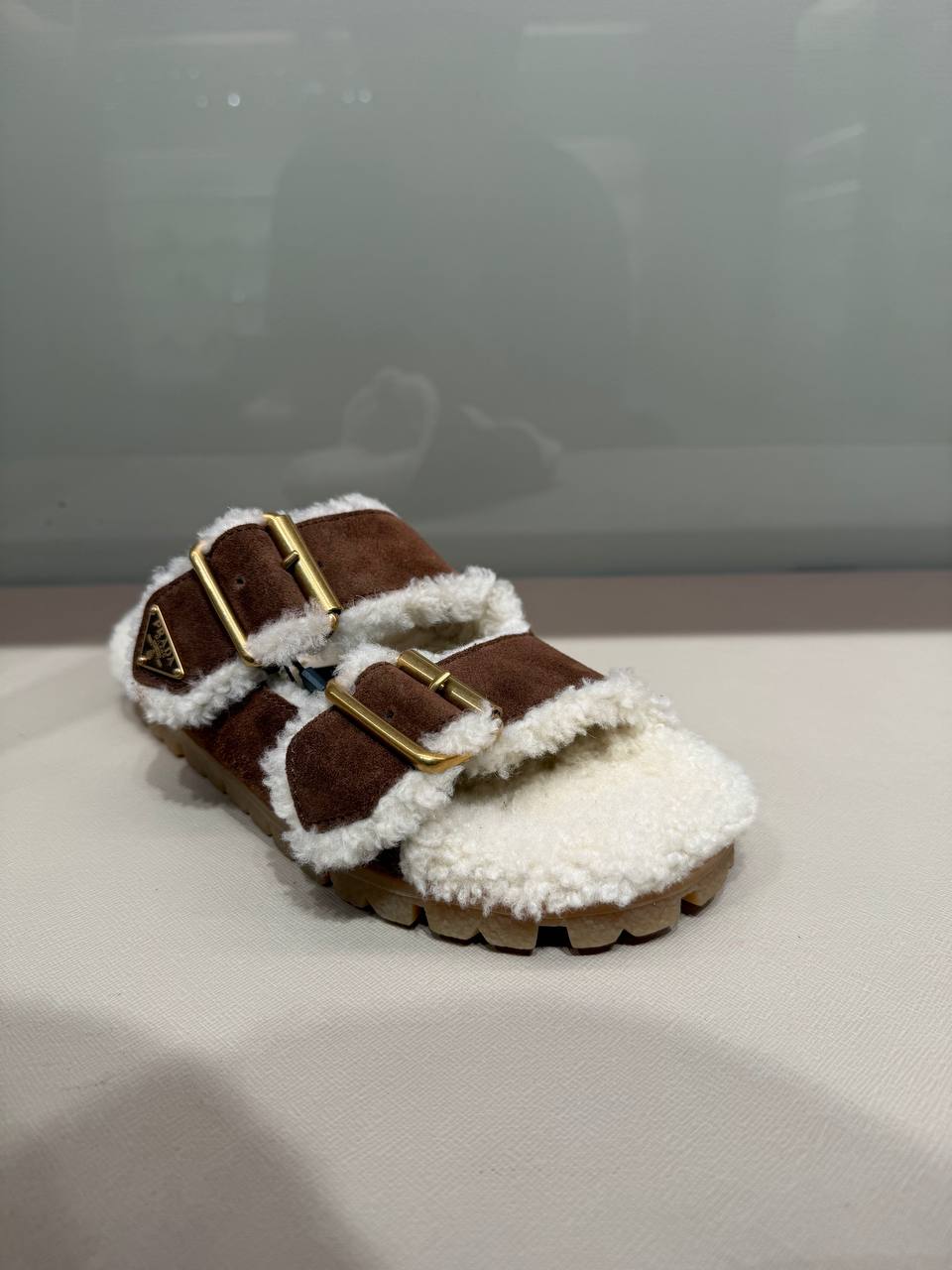 Шлепанцы с мехом Prada Prada