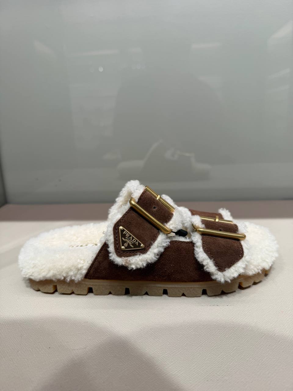 Шлепанцы с мехом Prada Prada