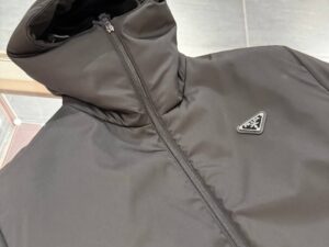 Куртка мужская Prada Re-Nylon Prada — фото 1 Куртка мужская Prada Re-Nylon Prada
