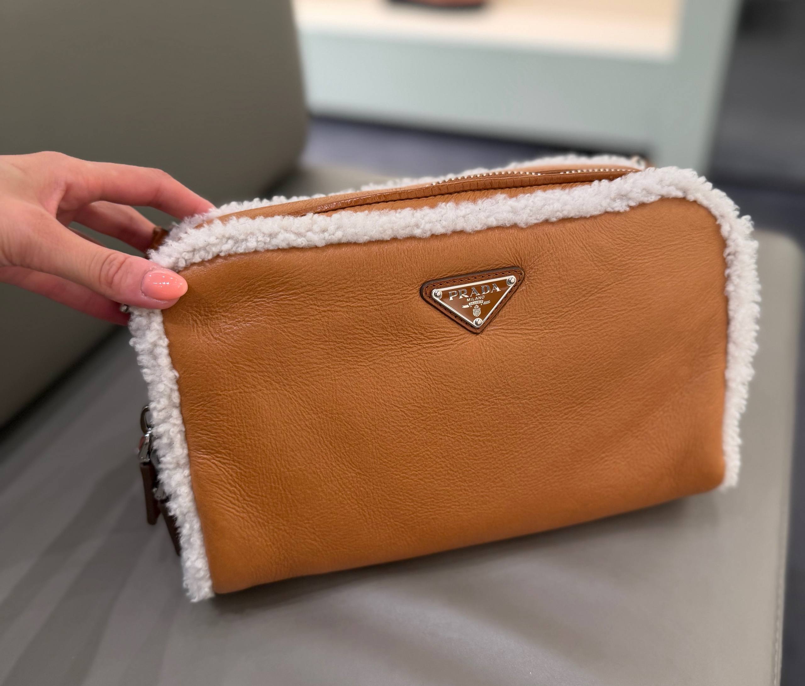 Сумка Prada с овчиной Prada