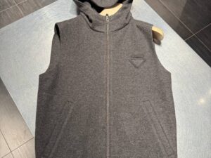Жилет с капюшоном Prada Prada