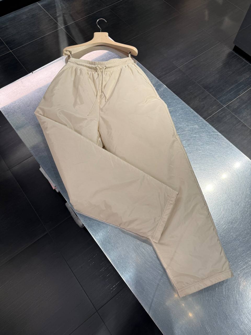 Брюки женские Prada Re-Nylon Prada