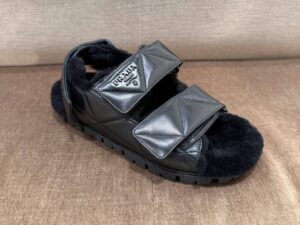 Сандалии Prada с овчиной Prada