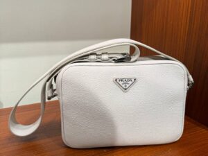Кожаная сумка Prada Bandoliera Prada — фото 1 Кожаная сумка Prada Bandoliera Prada