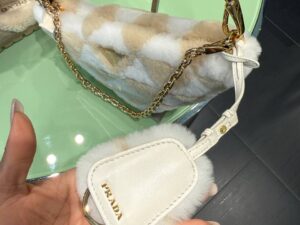 Сумка из овчины Prada Prada — фото 1 Сумка из овчины Prada Prada