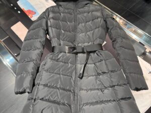 Пуховик женский Prada Prada Outlet