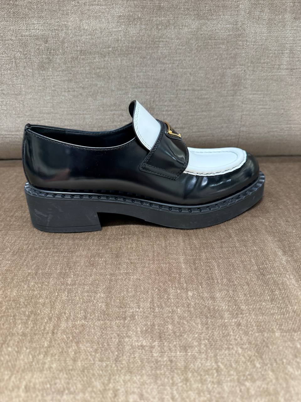 Лоферы женские Prada Prada Outlet