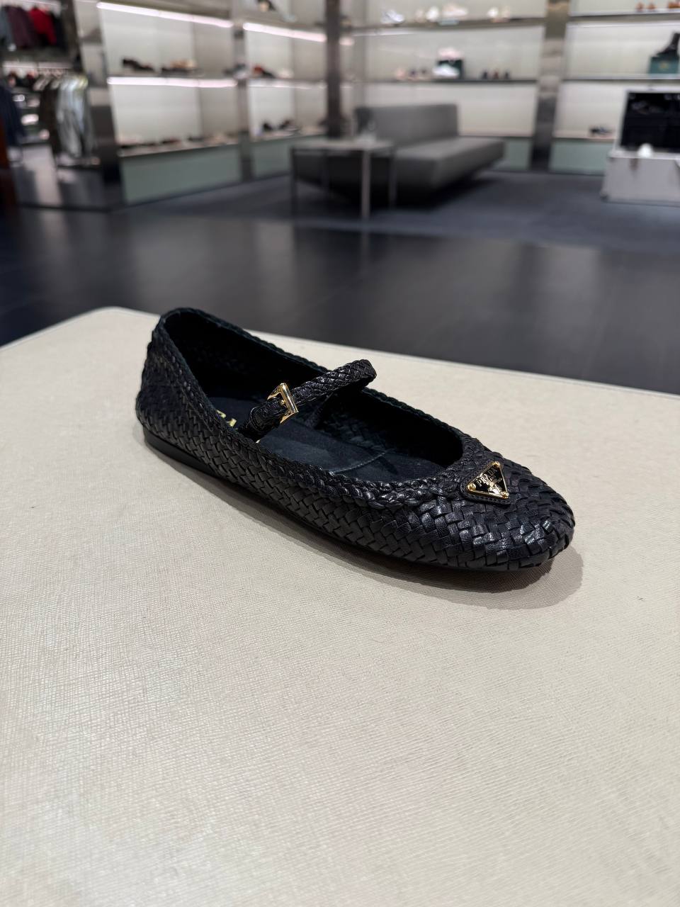 Балетки Prada из плетеной кожи