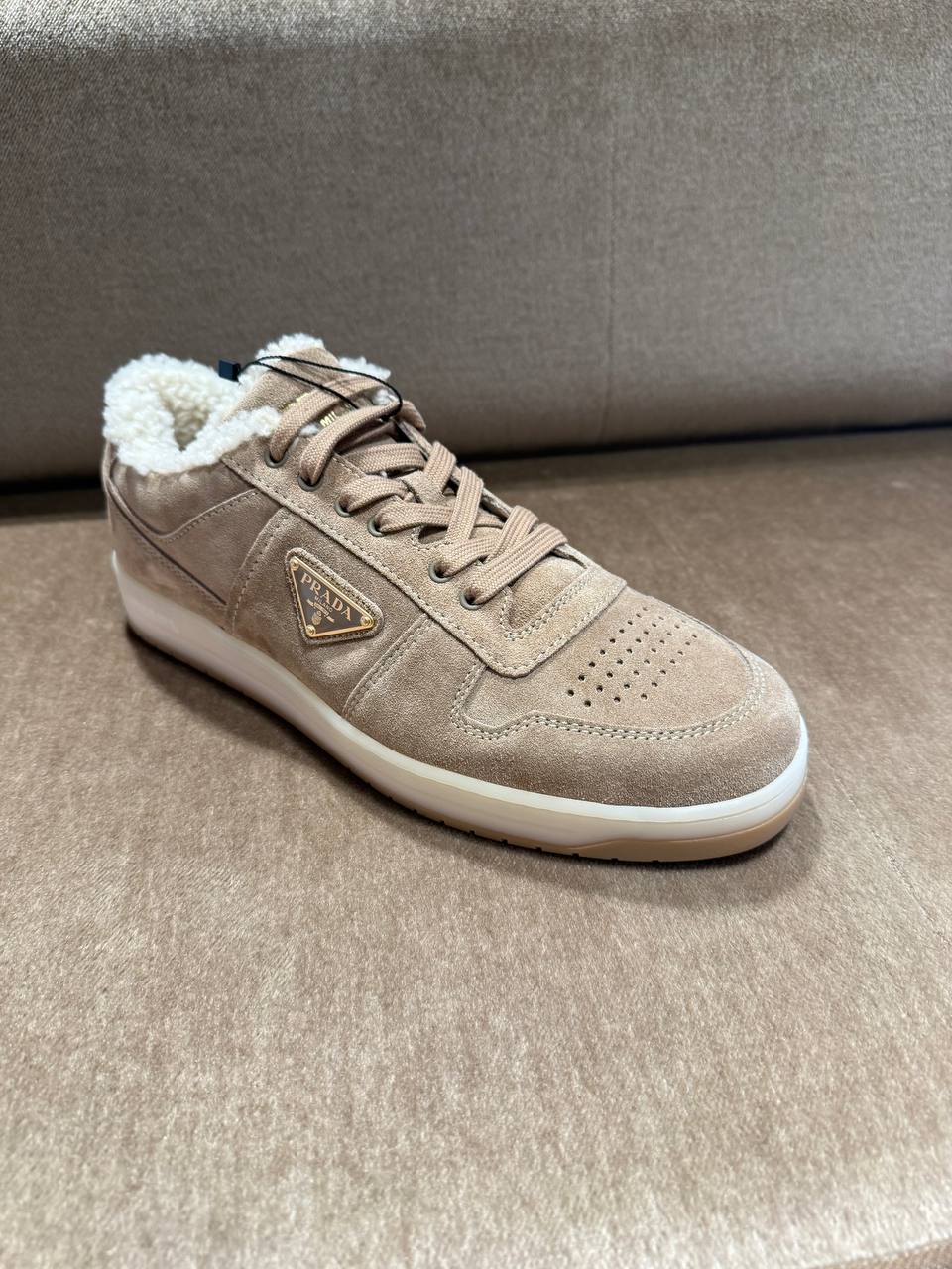 Замшевые кеды с овчиной Prada