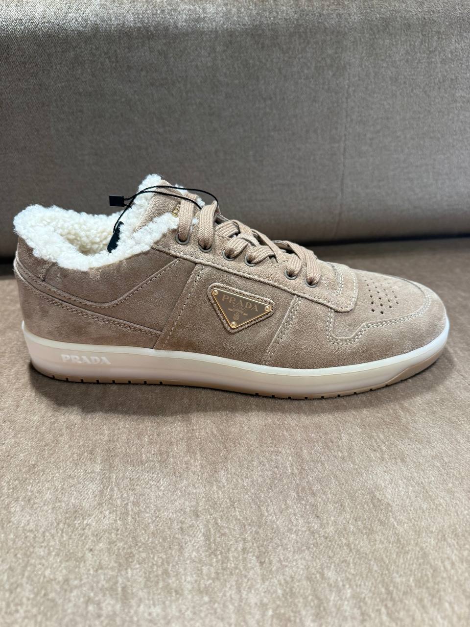 Замшевые кеды с овчиной Prada