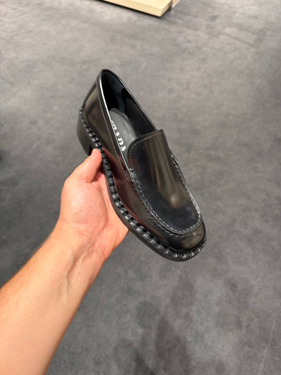Кожаные лоферы Prada Spazzolato Prada
